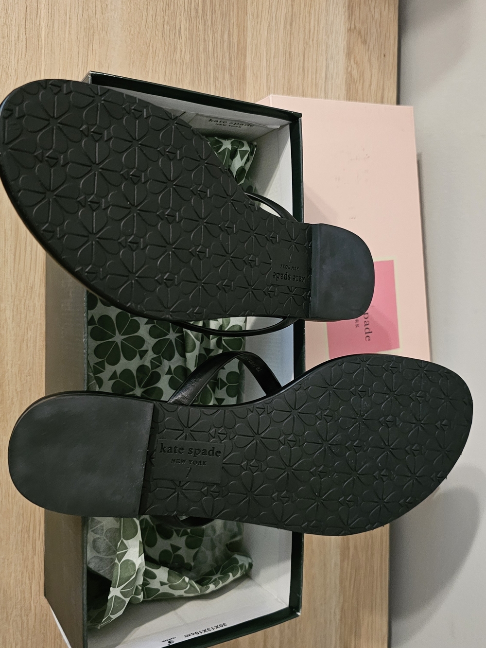 kate spade Pamela Nappa Black Thong Sandals New In Box - Picture 4 of 4